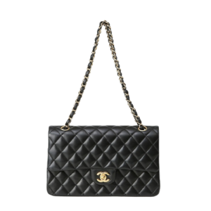 Une marque de créateur axée sur la Haute Couture. Chanel ne sélectionne que les meilleurs matériaux pour ses sacs à main et sacs à main faits à la main. Son modèle le plus populaire et le plus classique est le Flap Bag
